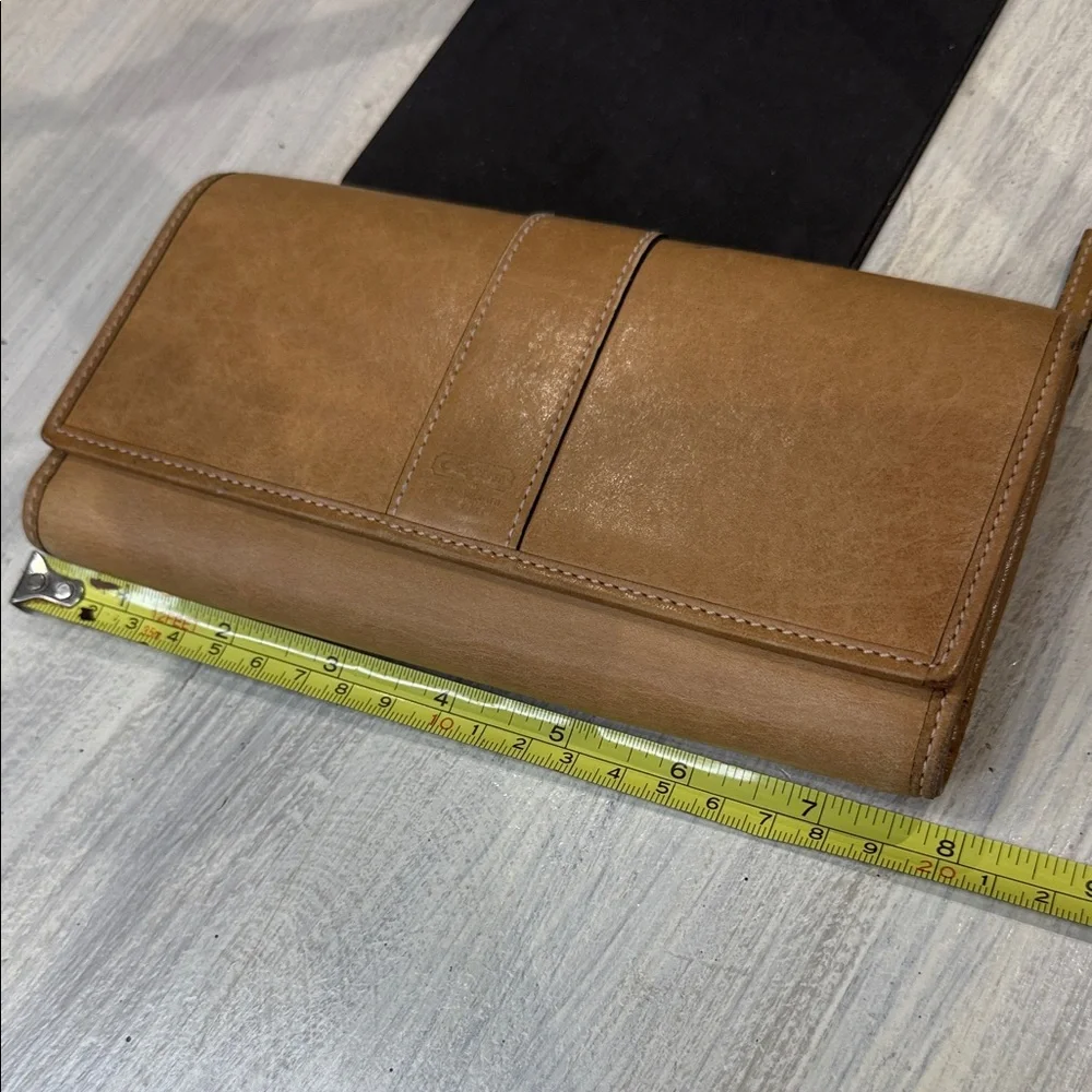Vintage Coach Light Brown Leather Women's Wallet